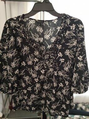 Banana Republic Medium floral print blouse